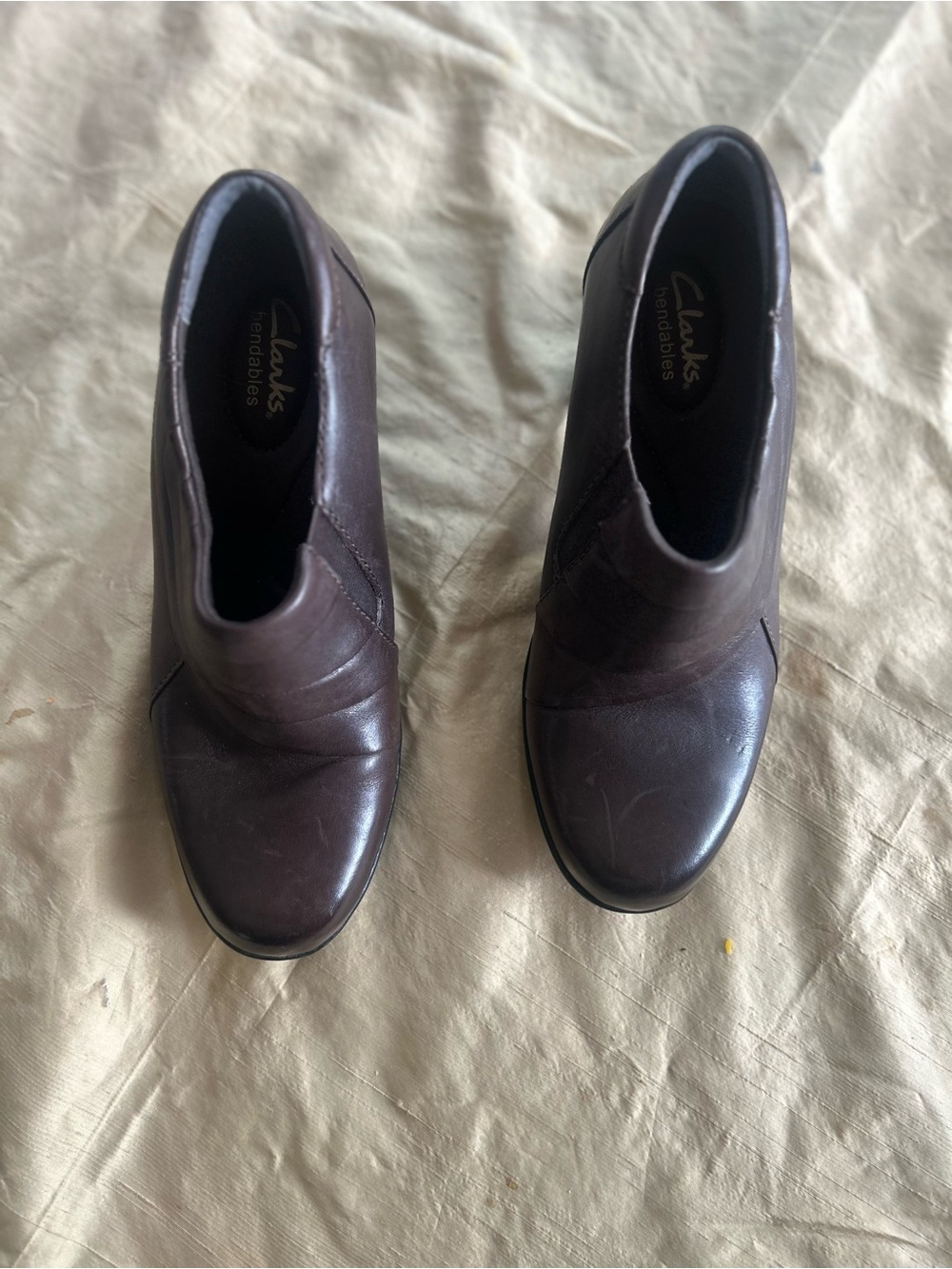 Clarks Brown Leather Slip-On comfort loafers Ankle Shoes size 6M.
